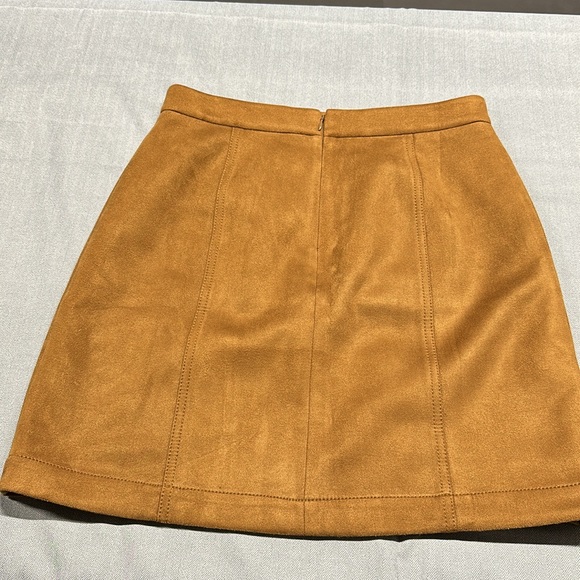 And Taylor suede mini skirt tan size 6 - Picture 3 of 3
